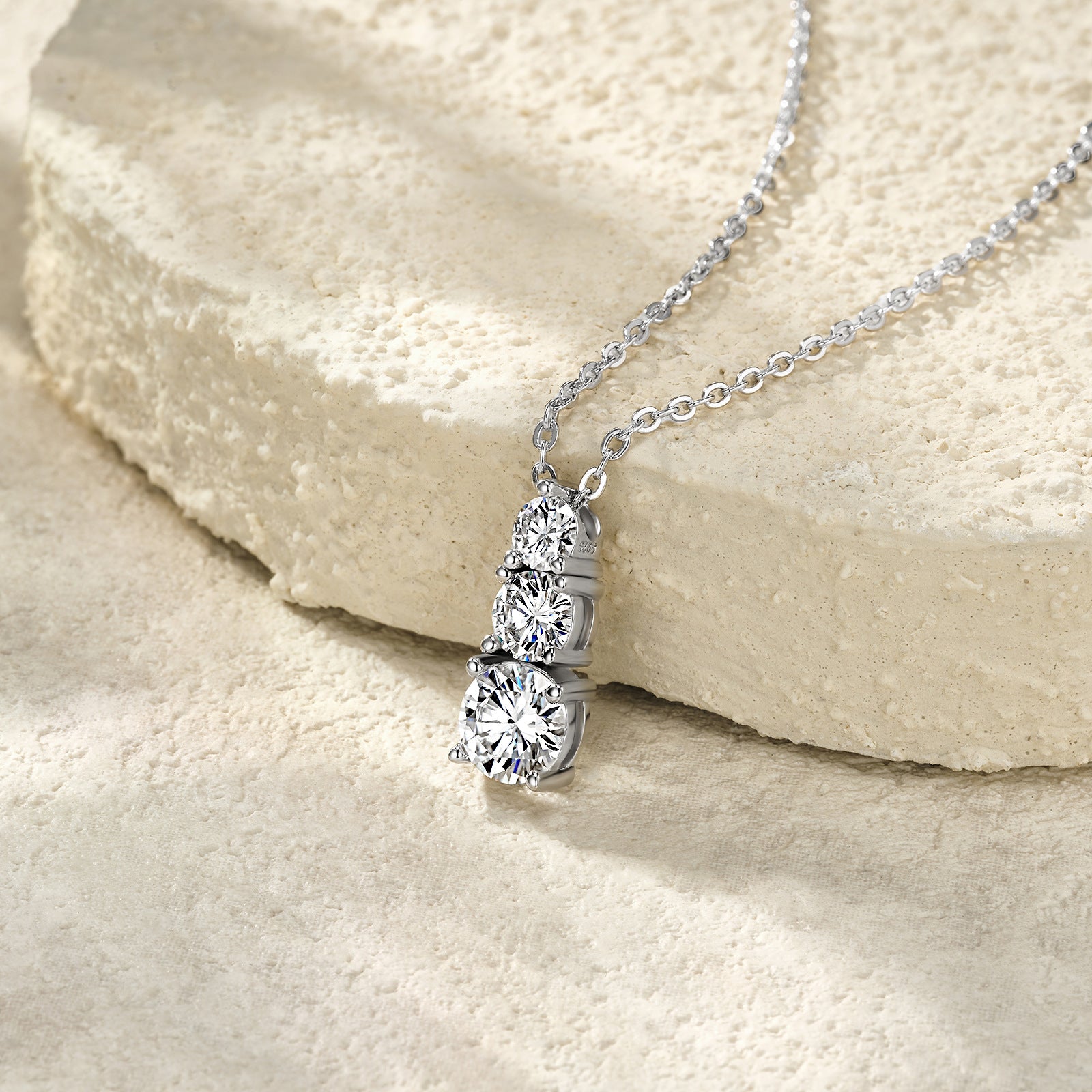 Foreign Trade Best-Selling New Asymmetrical Three-Stone Pendant Geometric Round Moissanite Inlaid Personalized Lady Clavicle Chain